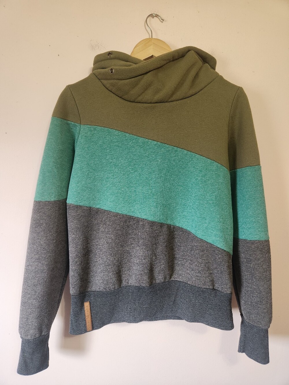 Colorblock Slim Fit Pullover Hoodie in Olive, Teal & Gray